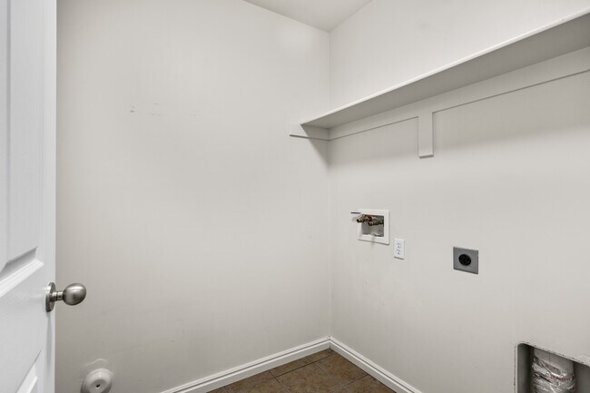 Building Photo - 452 N Kent Ln