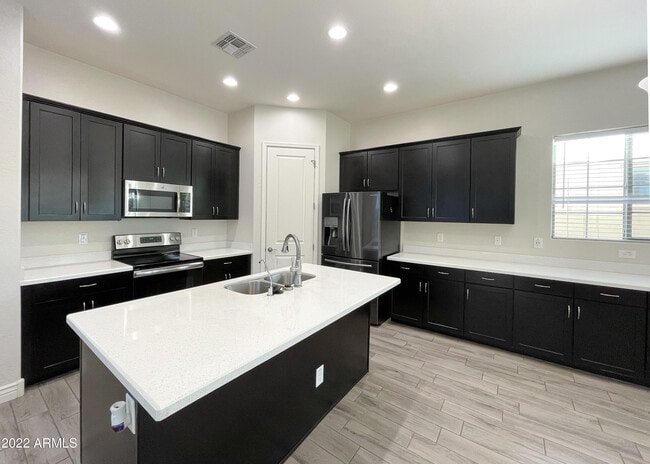 Building Photo - 2902 E Ebony Dr