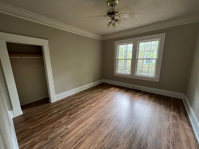 Building Photo - 319 S Hampton Dr