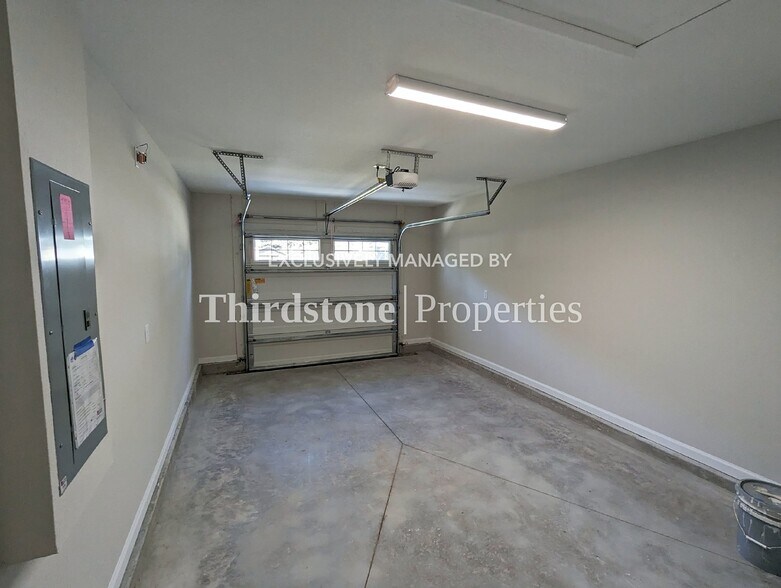 Building Photo - 938 Ardoon St