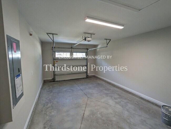 Building Photo - 938 Ardoon St