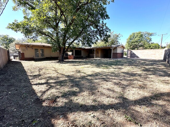 Building Photo - 3 Bed/2.5 Bath in LISD!