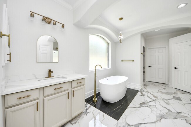 Building Photo - 527 Little River Ct
