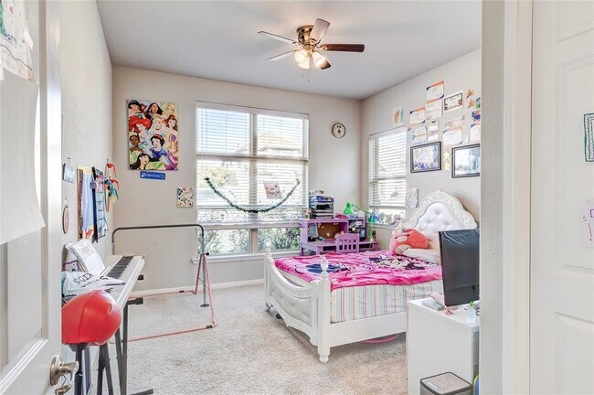 Building Photo - 722 Kingston Pl