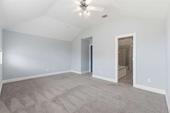 Building Photo - 5941 S Loop E