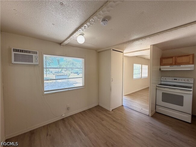 Building Photo - 8205 Suncoast Dr