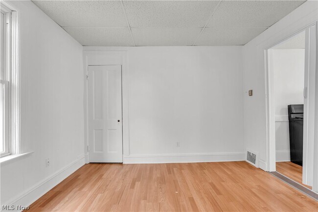 Building Photo - 2113 Halstead Ave