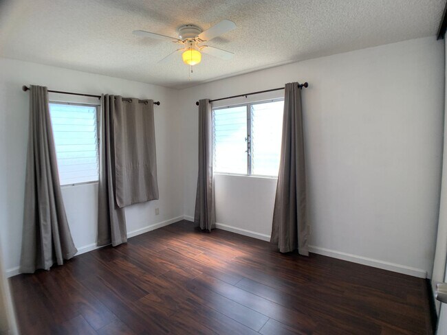 Building Photo - Mililani  - Rare 4 bedroom with upgraded kitchen/bathroom & large living/dining room