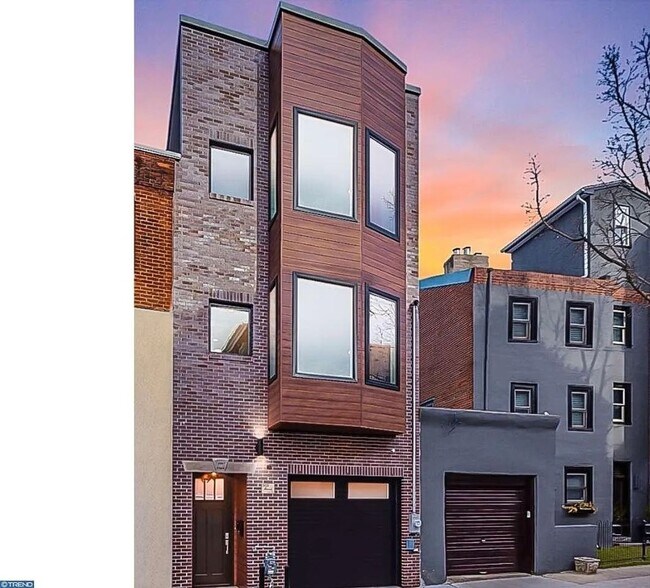 Building Photo - Stunning Modern Townhome in the Heart of Northern Liberties