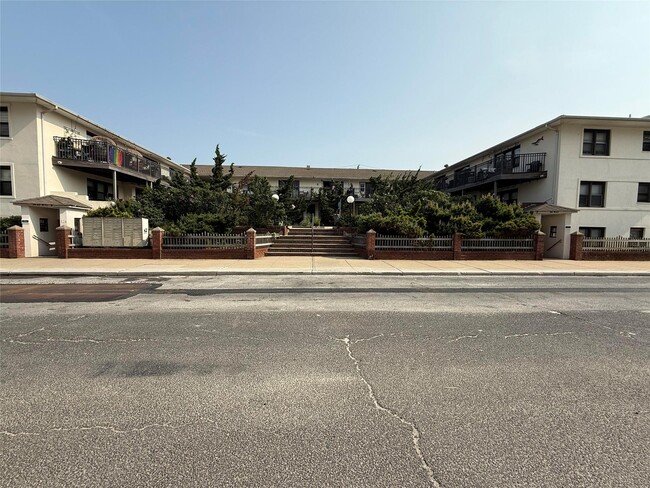 Primary Photo - 65 W Broadway
