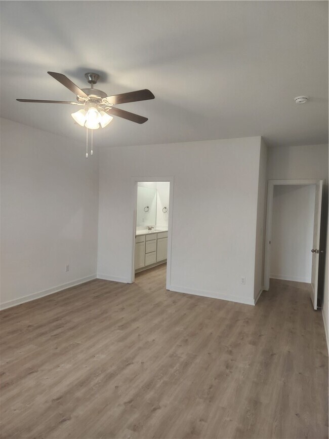 Building Photo - 4008 Aryana Ave