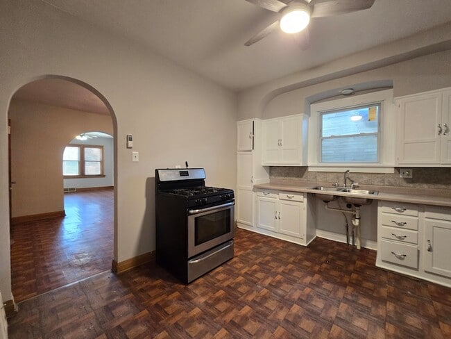 Building Photo - 3741 Parrish Ave