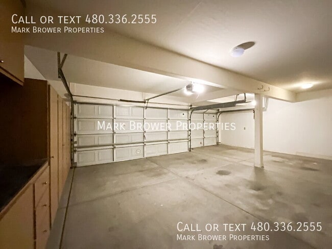 Building Photo - 380 W. Roadrunner Dr.