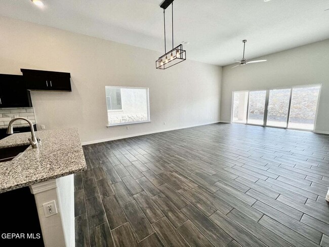 Building Photo - 13652 Glen Vista Ln