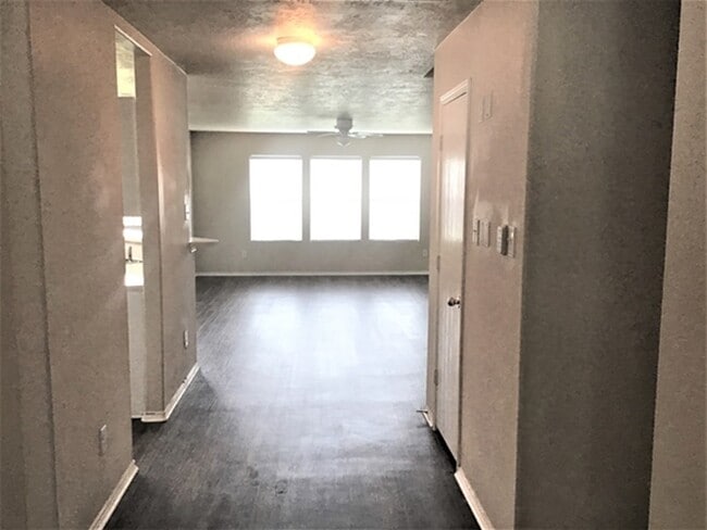 Building Photo - 9530 Belleclaire Ln