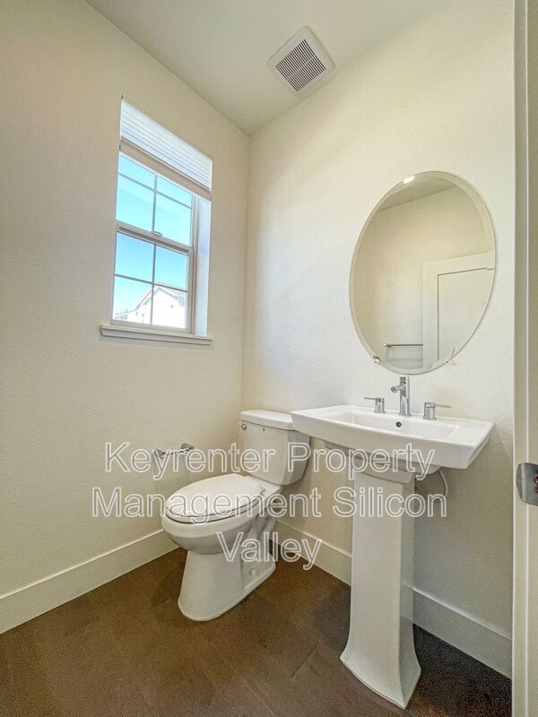 Building Photo - 37549 Willow St