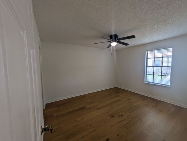 Building Photo - 1107 Quail Ct W