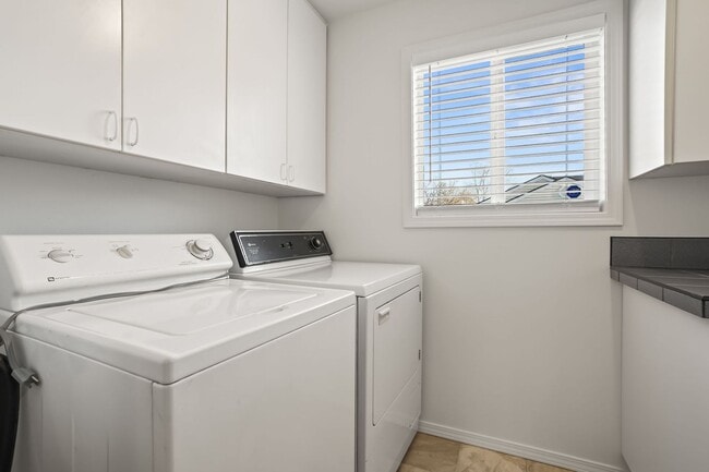 Building Photo - 3bd/2ba with Great Boise Location on Large Corner Lot