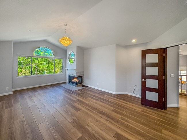 Building Photo - Spacious 4B/3BA Home with Scenic Views and...