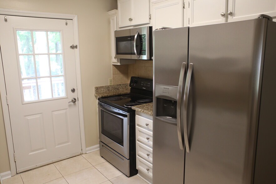 Kitchen right - 4004 Inwood Dr