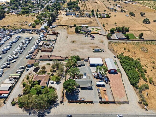 Building Photo - 59 Old Stagecoach Rd