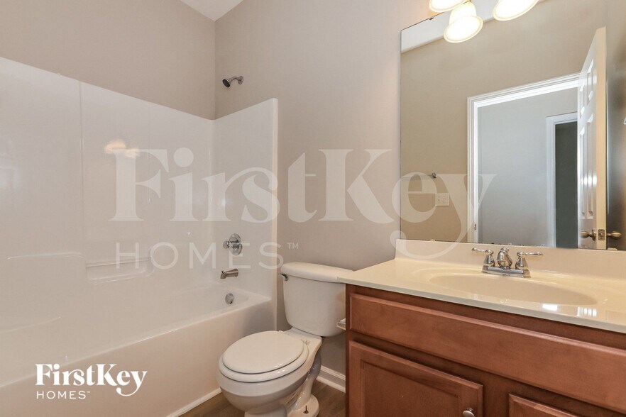 Building Photo - 2003 Cornflower Ln