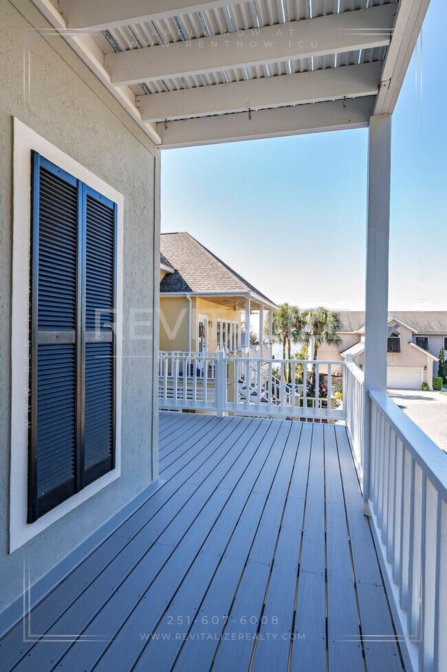 Building Photo - Charming 3-Level Home with Water Access in Daphne, AL