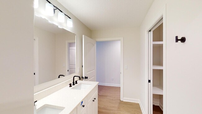 Building Photo - 3 Bedroom End Unit