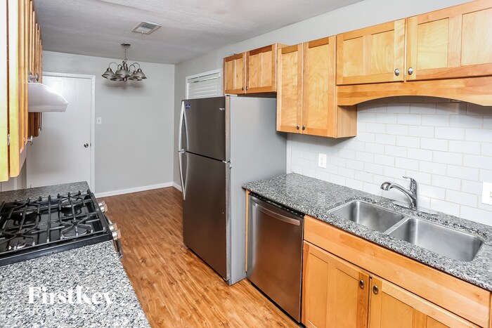 Building Photo - 3205 Hanover Dr