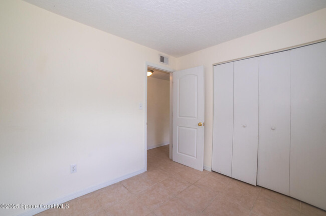 Building Photo - 2285 Dolphin Rd