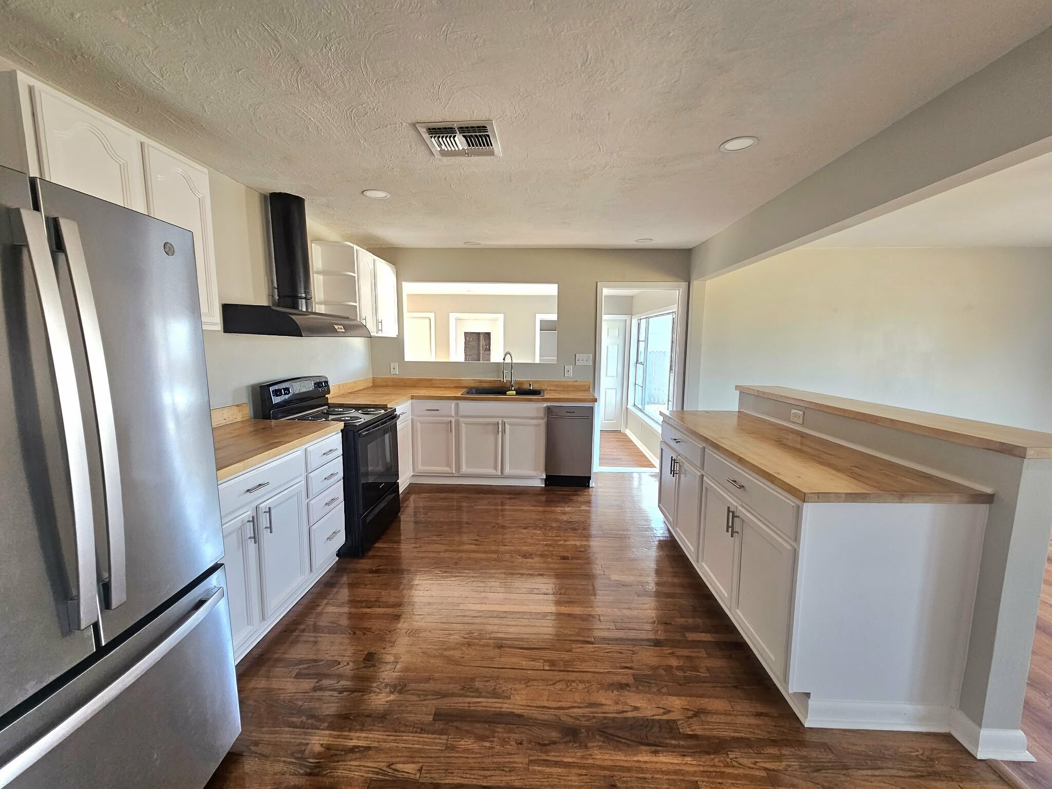 Building Photo - 513 Oakdale Dr