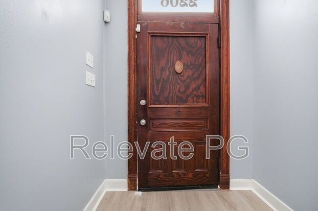 Building Photo - 2206 Parkwood Ave