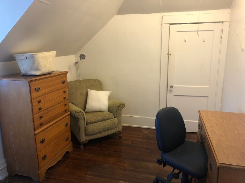 Bedroom - 210 Delaware Ave