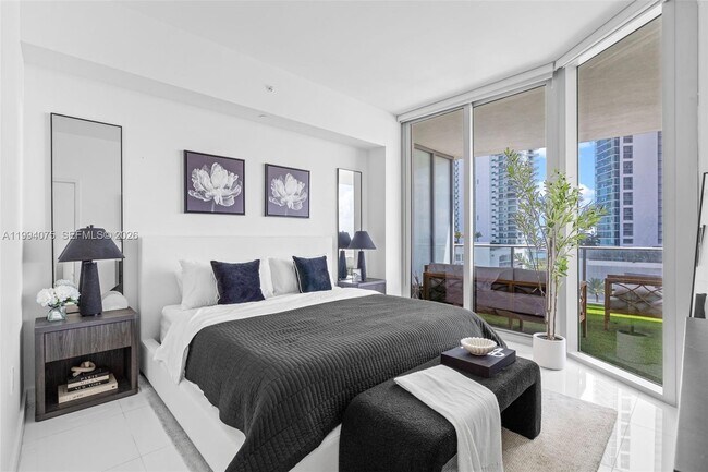 Building Photo - 851 NE 1st Ave