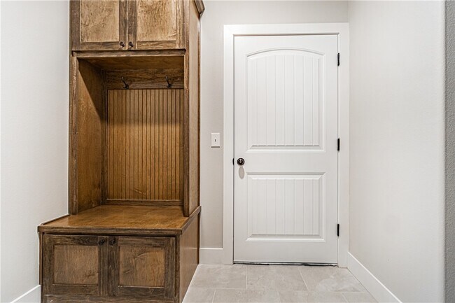 Building Photo - 933 Hampton St