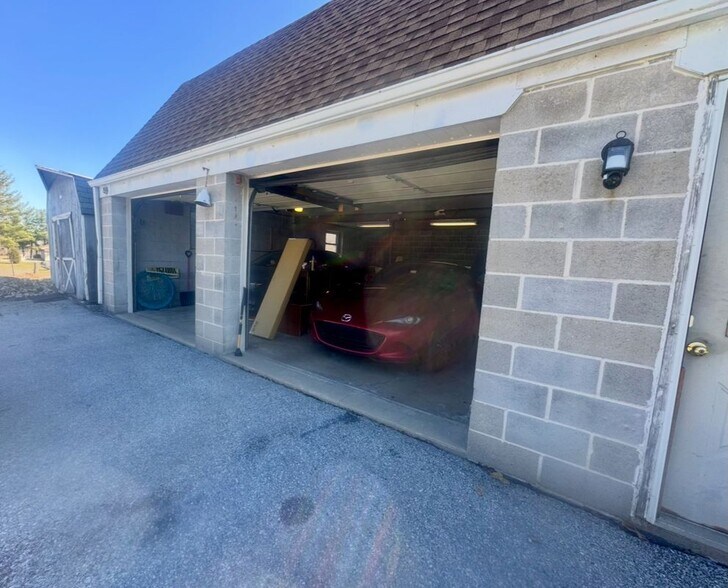 Building Photo - 42 Cupola Rd