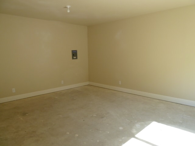 Building Photo - 2 Bedroom House + HUGE Studio/Office