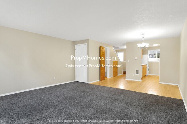 Building Photo - Charming 2-Bedroom Haven in the Heart of Sunset - A Blend of Serenity and Convenience!