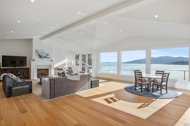 Building Photo - 386 Greenwood Beach Rd