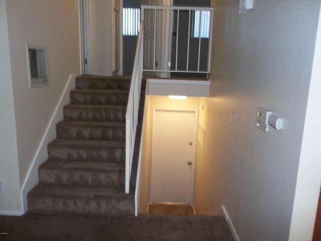 Building Photo - 1425 Ramona Dr