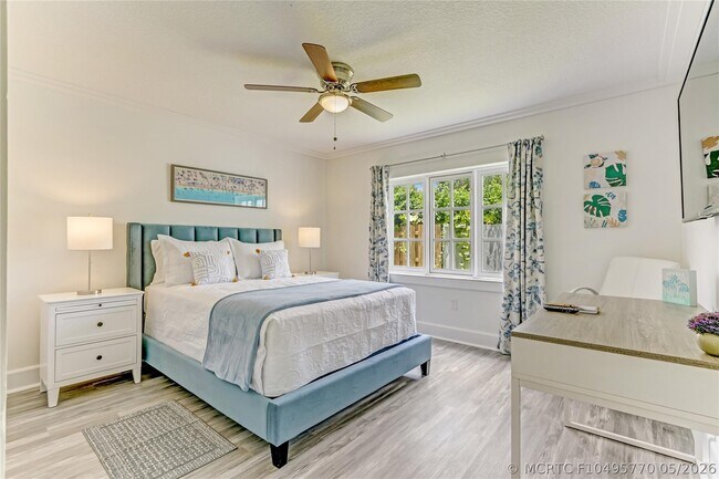 Building Photo - 16643 Redwood Way