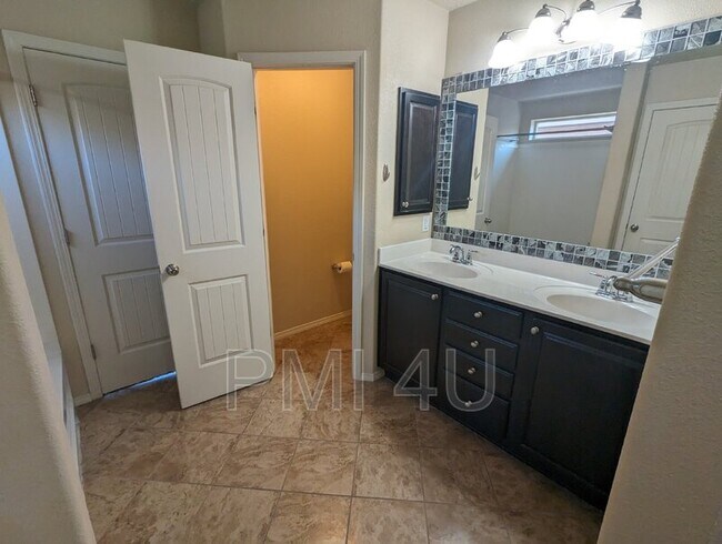 Building Photo - 2035 Ferndale Rd SE