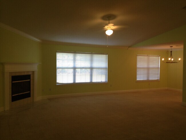 Building Photo - 2012 Bahama Dr