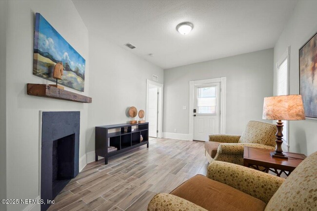 Building Photo - 1913 Redell St