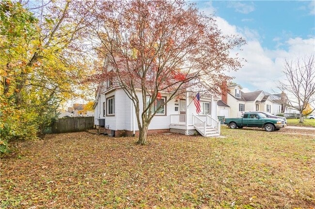 Building Photo - 3537 Buckingham St