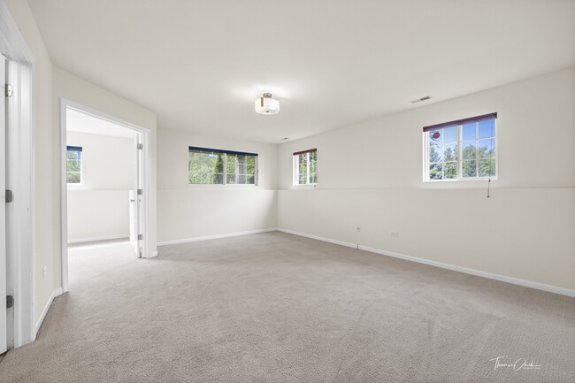 Building Photo - 2528 Dunraven Ave