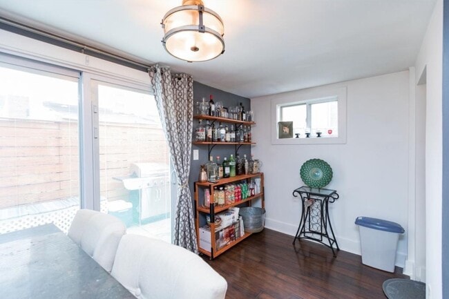 Building Photo - 2658 Edgemont St