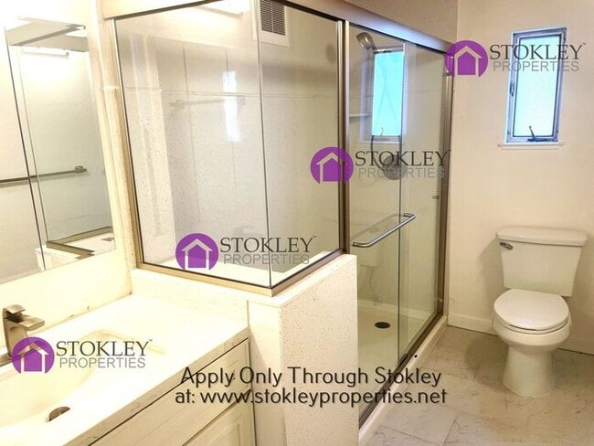 Building Photo - 137 Donna Maria Way