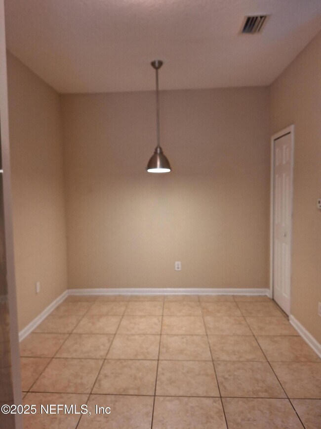 Building Photo - 7217 Deerfoot Cir