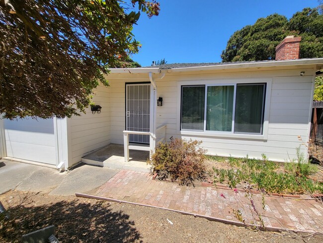 Building Photo - Single Story Home Located in the hills of ...